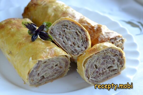 Lavash roll with minced meat in the oven