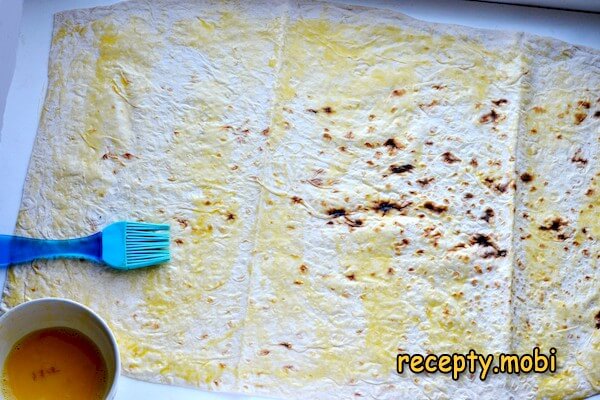 lavash leaf smeared with egg - photo step 4