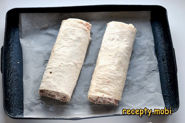 making a roll of pita bread with minced meat in the oven - photo step 7