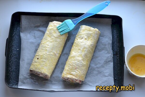 making a roll of pita bread with minced meat in the oven - photo step 8