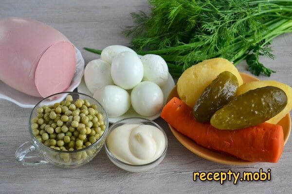 ингредиенты для приготовления салата Оливье с колбасой и солеными огурцами - фото шаг 1