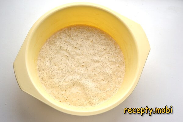 cooking dough for yeast pancakes in milk - photo step 10