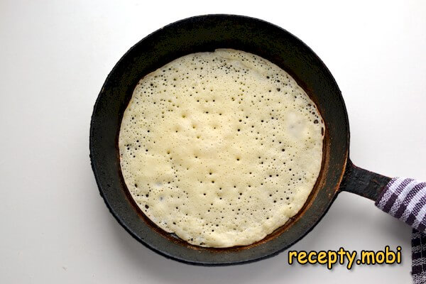 cooking yeast pancakes in milk with holes - photo step 12