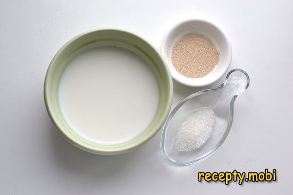 cooking dough for yeast pancakes in milk - photo step 2