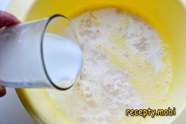 cooking dough for yeast pancakes in milk - photo step 7