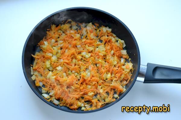 жареный лук и морковь - фото шаг 7