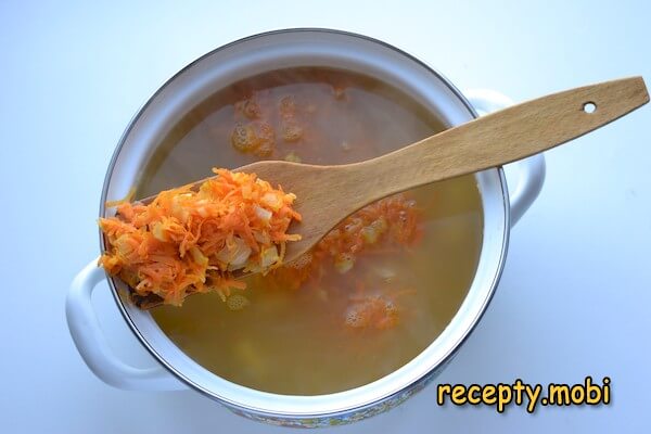 приготовление горохового супа с копченой колбасой - фото шаг 8