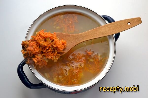 приготовление горохового супа с копчеными ребрышками - фото шаг 7