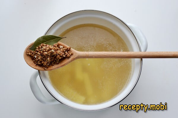 приготовление гречневого супа с фрикадельками - фото шаг 4