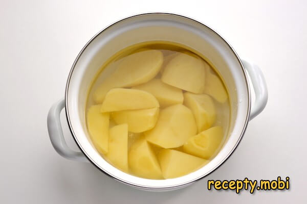 картофель в кастрюле - фото шаг 2