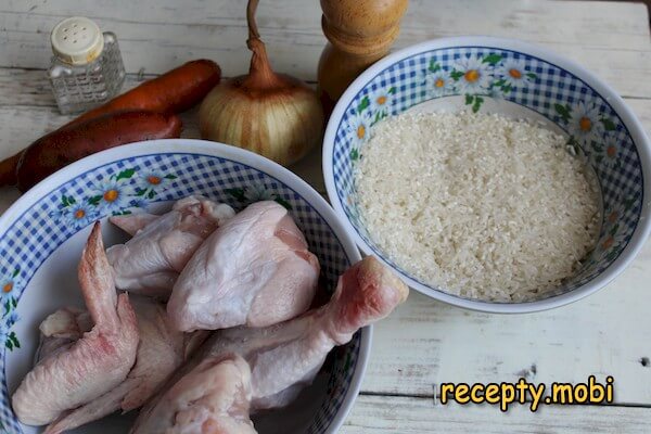 ингредиенты для приготовления куриных крылышек с рисом на сковороде - фото шаг 1