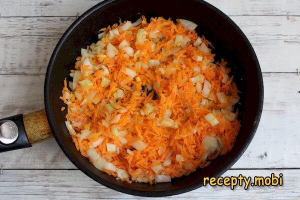 жареный лук с морковью - фото шаг 5