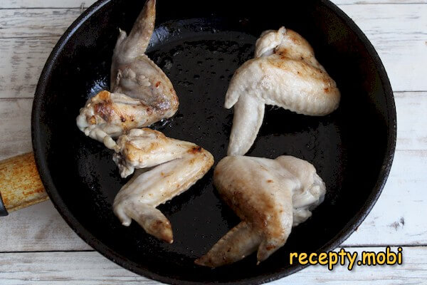 куриные крылышки на сковороде - фото шаг 6