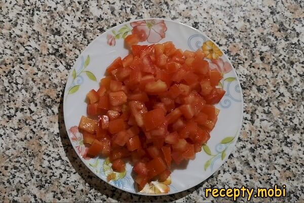 нарезанные кубиком томаты - фото шаг 3