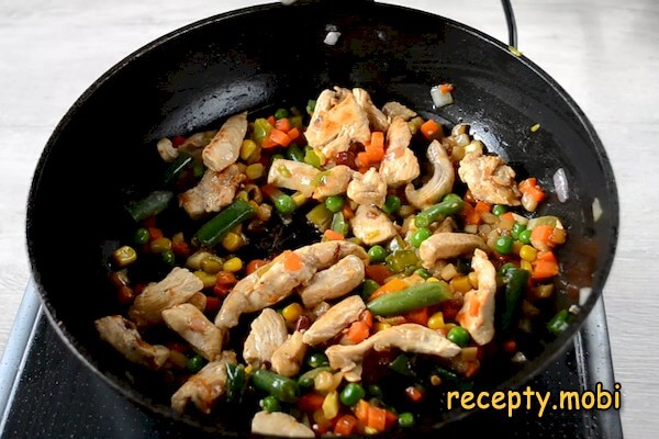 vegetables with chicken in a pan - photo step 8