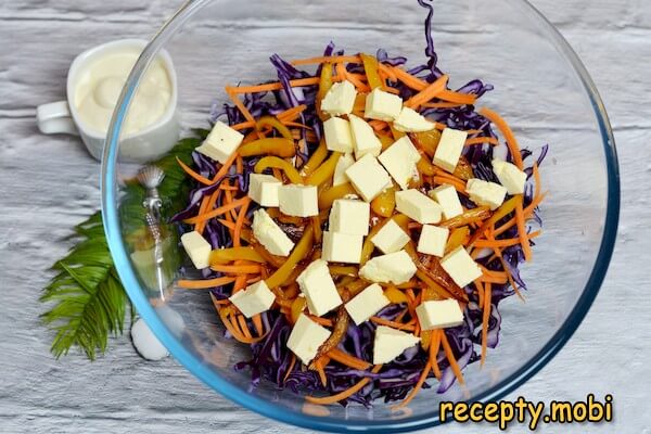 приготовление салата с краснокочанной капустой, креветками и мидиями - фото шаг 6