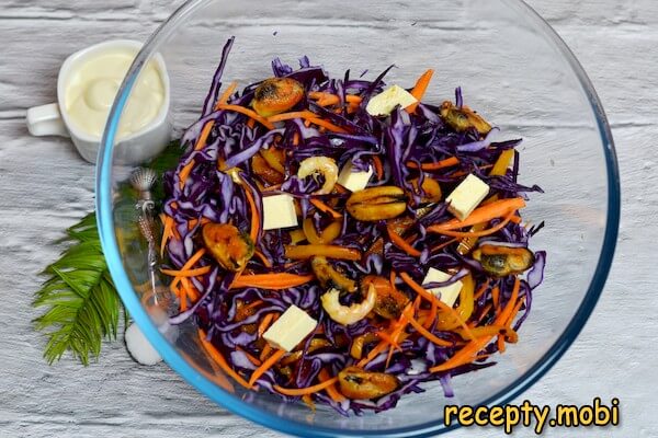 приготовление салата с краснокочанной капустой, креветками и мидиями - фото шаг 7