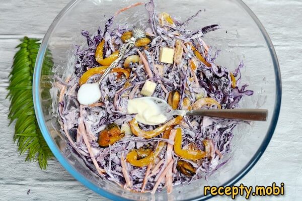 приготовление салата с краснокочанной капустой, креветками и мидиями - фото шаг 8