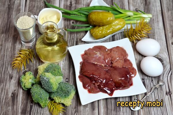 ингредиенты для салата с жареной куриной печенью и брокколи - фото шаг 1