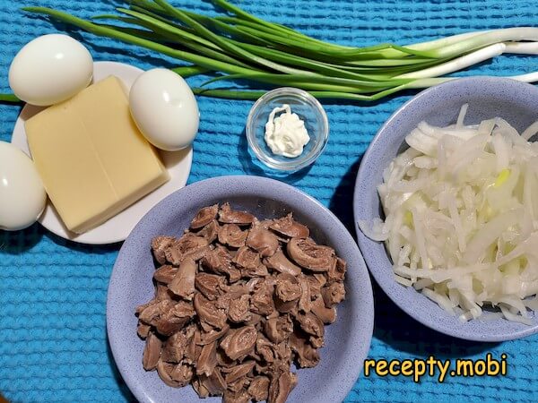 ингредиенты для приготовления салата «Сердцеедка» с куриными сердечками - фото шаг 1