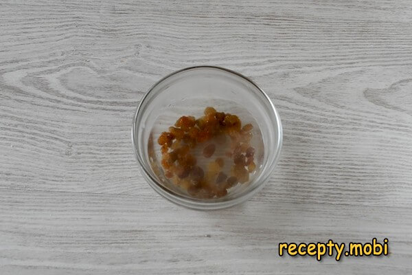 raisins in water - photo step 2