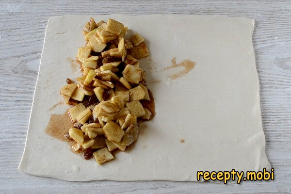 preparation of strudel with apples from puff pastry - photo step 7