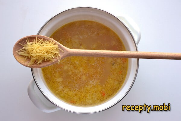 приготовление супа из индейки с вермишелью и картошкой - фото шаг 11