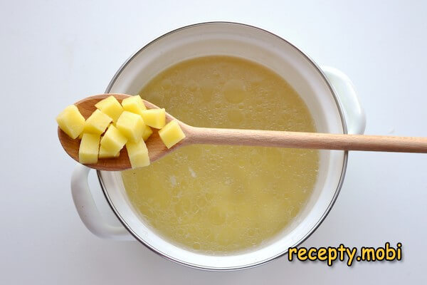 приготовление супа из индейки с вермишелью и картошкой - фото шаг 7