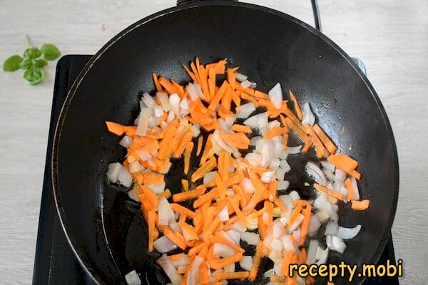 жареный лук с морковью - фото шаг 6