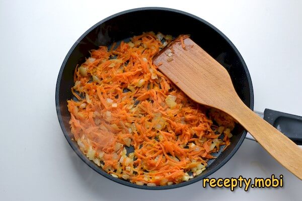 жареный лук с морковью - фото шаг 4