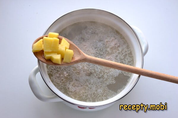 приготовление супа с куриными фрикадельками и вермишелью - фото шаг 7