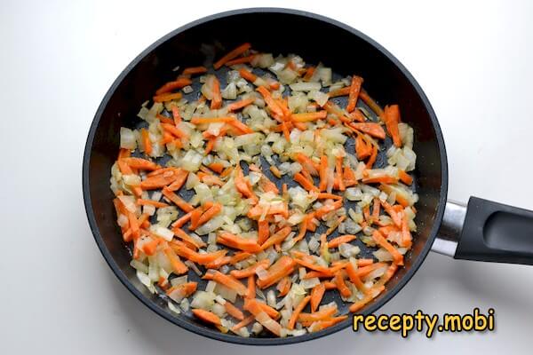 пассерованный лук и морковь - фото шаг 10