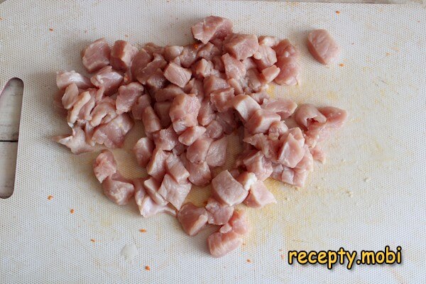 нарезанная мякоть свинины - фото шаг 1