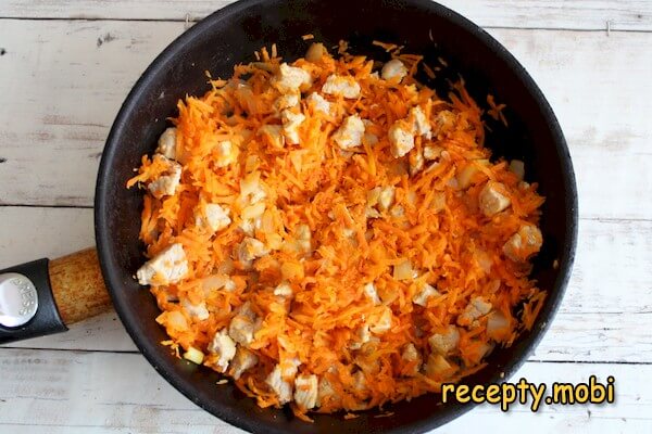 приготовление свинины с луком и морковью на сковороде - фото шаг 4