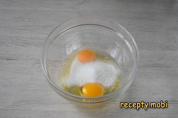 eggs with sugar in a bowl - photo step 2