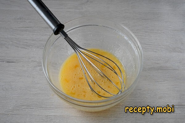 making dough for thin pancakes on water with eggs - photo step 3