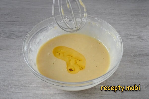 приготовление теста для тонких блинов на воде с яйцами - фото шаг 5