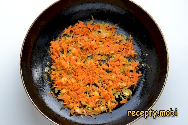 жареный лук и морковь - фото шаг 6
