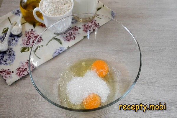 eggs with sugar - photo step 2