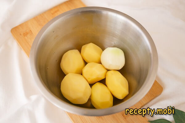 приготовление картофельных драников с фаршем - фото шаг 1