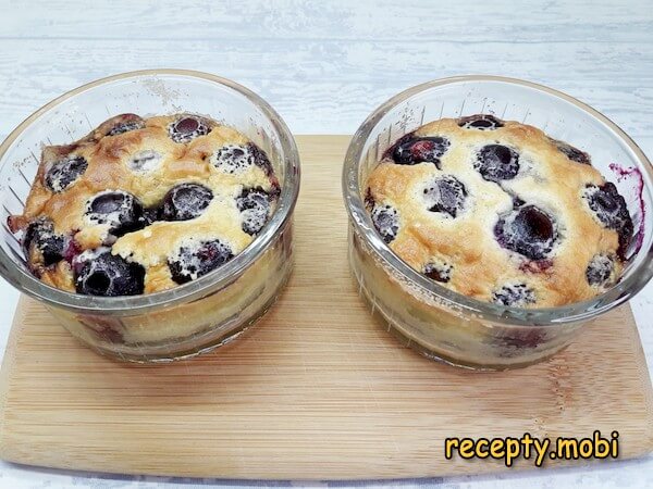 Clafoutis with sweet cherries