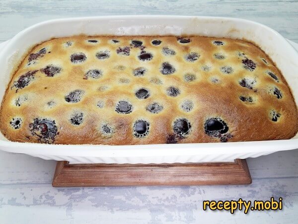 Clafoutis with sweet cherries