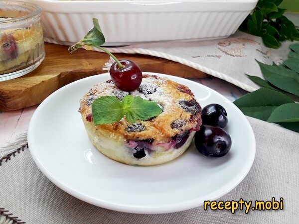 Clafoutis with sweet cherries