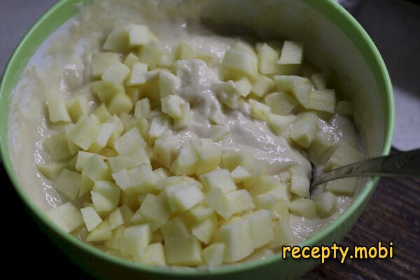 cooking pancakes on kefir with apples - photo step 3