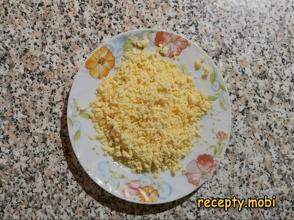 grated yolks - photo step 3