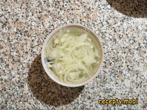chopped onion soaked in boiling water - photo step 7