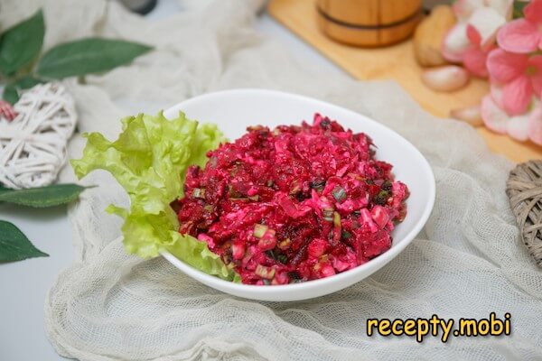 Salad of boiled beets with garlic