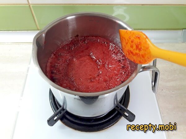 приготовление соуса из красной смородины к мясу - фото шаг 8