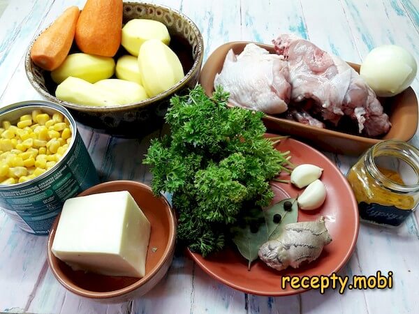 ингредиенты для приготовления супа с консервированной кукурузой и курицей