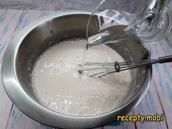 приготовление блинов на питьевом йогурте - фото шаг 7